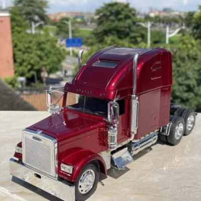 Newray 1:32 Freightliner Truck Model Toy Come In Loose - Image 1 of 4