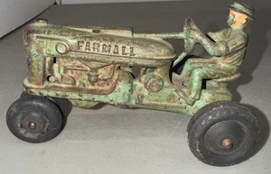Arcade 1930’s IH Farmall Tractor Cast Iron Farm Toy Green - Imagen 1 de 19