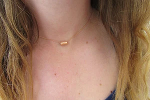 Bonita cadena de oro rosa y tubo martillado delicada gargantilla collar mínimo delicado - Imagen 1 de 5