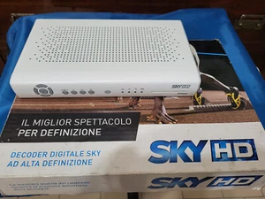 DECODER SKY HD BIANCO DS831NS AGGIORNATO MAGGIO 2025 CON SCATOLA OFFERTA!!!! - Foto 1 di 3