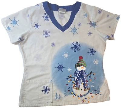 UA Scrubs Winter Snowflake White/Blue Short Sleeve Top Size L Pre-Owned Flaws - Image 1 of 4
