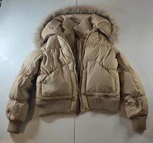 Chaqueta acolchada BCBG Maxazria para mujer marrón relleno mapache talla L - Imagen 1 de 22