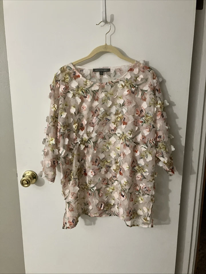 Blusa transparente floral texturizada manga 3/4 Kate & Mallory talla mediana Foto 1 de 4