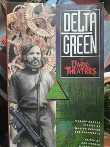 Bolsillo de cuento libro lovecraftian Cthulhu de teatro oscuro verde delta - Imagen 1 de 1
