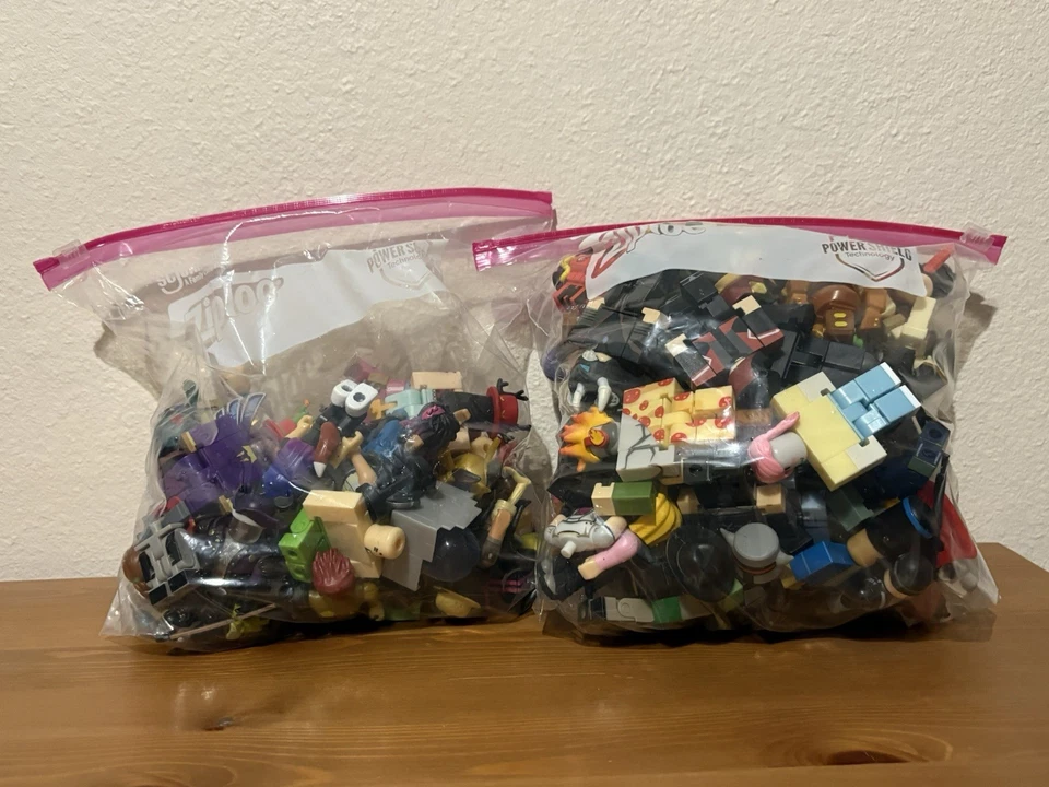 Estatuillas Jazwares Roblox surtidas aleatoriamente con accesorios SIN códigos [a granel] Foto 1 de 4