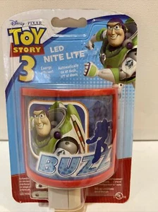 Toy Story 3 LED Nite Lite Plug In Buzz Version Automatic Light Energy Efficient - Picture 1 of 3