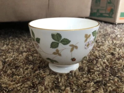 Cuenco de azúcar abierto con patas Wedgwood FRESA SILVESTRE R4406 porcelana de hueso Foto 1 de 4