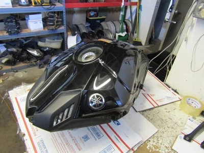 15 16 17 18 19 Yamaha Yzf R1 GAS TANK   R1 FUEL TANK WITH FRONT COVER - Image 1 of 4
