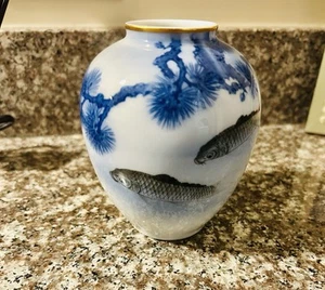 Fukagawa Vase FISCH Karpfen schöne Farben blau grau weiß Top Zustand - Bild 1 von 9