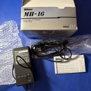 #A61 Nikon MH-16 Caricatore rapido per fotocamere D1, D1h, D1x - Foto 1 di 8