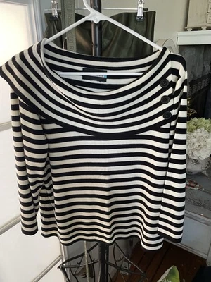 Suéter a rayas blanco y negro Requisitos. Cuello capucha. Talla L. Foto 1 de 4