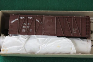 Accurail 40' OutsideBraced BoxCar Northern Pacific #20101 HO KIT New in Box - Picture 1 of 5