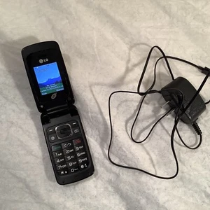 Vintage Flip Phone LG420G Includes Charger - Photo 1 sur 3