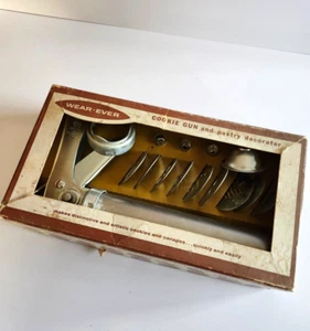 Vintage Wear-Ever 3365 Trigger Quick Cookie Gun Pastry Decorator In Original Box - Picture 1 of 11