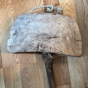 ANTIQUE LARGE PRIMITIVE TRiBAL WOODEN ORIENTAL HAND CARVED COW BELL 10.5" X6"X4" - Picture 1 of 7