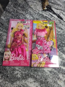 2 vestidos y accesorios BARBIE nuevos en paquetes - Imagen 1 de 3
