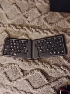 Targus Foldable Bluetooth Wireless Keyboard for Tablet/Phone – Portable... - Picture 1 of 4