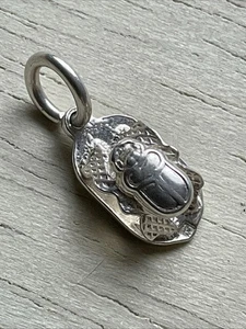 Joyería Egipcia - Hecho a Mano Plata de Ley 800 - Pequeño Escarabajo Colgante - Imagen 1 de 14