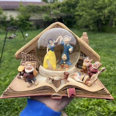 Hallmark Rare Wonders 2012 Snow Globe Disney Blancanieves y los siete enanitos Foto 1 de 4