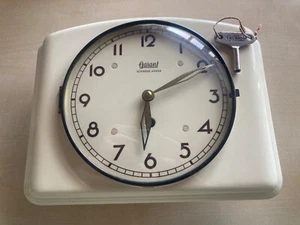 alte Wanduhr Garant Schwebe-Anker Küchenuhr Keramik Uhrwerk mechanisch 50er Jh. - Bild 1 von 13