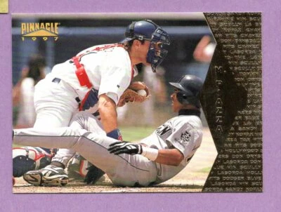 1997 PINNACLE  #103 MIKE PIAZZA  Dodgers - Image 1 of 2