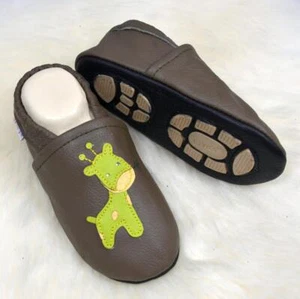 Liya's Krabbelsc huhe Exclusiv mit Gummisohle - #645 Giraffe in kaffee - Picture 1 of 1