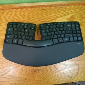 Microsoft SCULPT Ergonomiczna klawiatura bezprzewodowa bez pokrywy baterii Tylko części Nietestowane - Zdjęcie 1 z 11