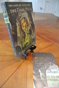 THE DARK HILLS DIVIDE - LAND OF ELYON Hardcover SIGNIERT & NUMMERIERT Patrick Carman - Bild 1 von 1
