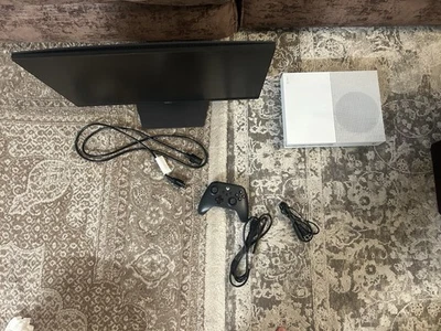 Monitor Xbox One S+ Dell + Controlador PowerA + Disco FIFA 23 (Sin cable HDMI) Foto 1 de 4