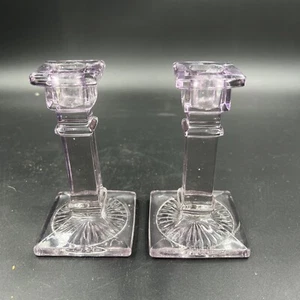 "Par de candelabros de vidrio de uranio amatista activada por luz de 5,5""" - Imagen 1 de 4