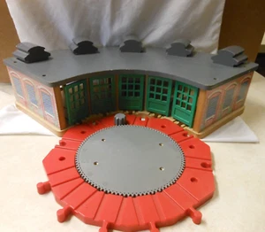 LEARNING CURVE 99320 Thomas Wooden Railway TIDEMOUTH Roundhouse Turntable 2001 - Picture 1 of 9