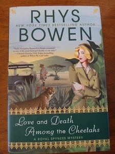 Love and Death among the Cheetahs by Rhys Bowen (2019, HCDJ) - 1st Edition - NEW - Foto 1 di 1