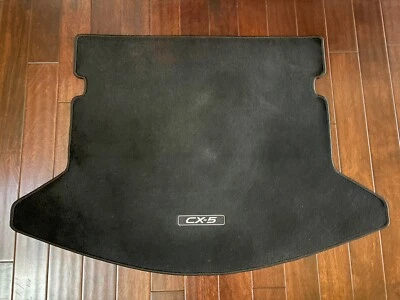 Mazda CX-5 2017-2021 Black Carpeted Rear Trunk Cargo Mat 0000-89-R22, 0000-8B-R2 Foto 1 de 4