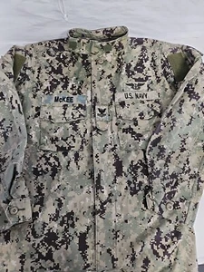 Giacca da combattimento mimetica digitale militare US Navy taglia Med. Cappotto Fatica Extra Lungo - Foto 1 di 12