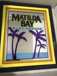 Espejo enfriador de vino Matilda Bay 16 x 19 con marco (5-PRT-3) - Imagen 1 de 4