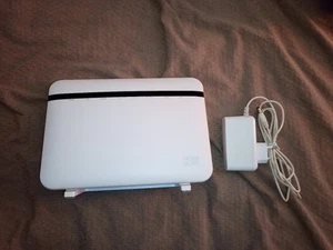 modem router ZYXEL Home & Life HUB WindTre fibra wifi 4 lan gigabit - Foto 1 di 3