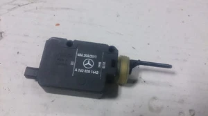 Mercedes-Benz W163 ML430 Actuator Fuel Filler Cap ZV Fuel Cap A1638201642 - Picture 1 of 2