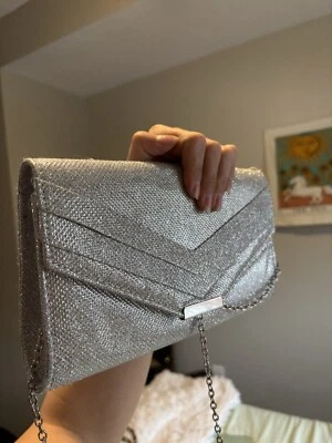 Cartera monedero plateada brillante Foto 1 de 3