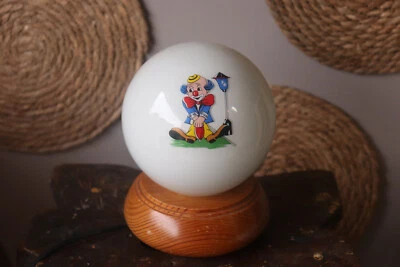 Ancienne lampe boule vintage , bois et opaline , motifs de clowns - Photo 1/4