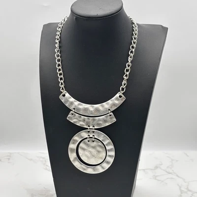 Collar Paparazzi Tono Plata Martillado Distintivo Tribal Boho Cadena Eslabón Foto 1 de 4