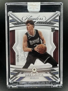 2022-23 Panini Perfetto #41 Jake LaRavia RC Rookie Diamond Gem /20 - Foto 1 di 3