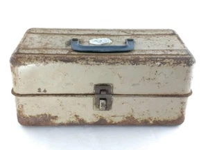Vintage tackle box with 2 trays - Picture 1 of 9