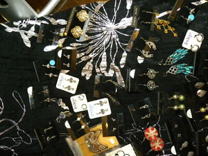 Entire Lot Earrings - 31 Pairs - Picture 1 of 12