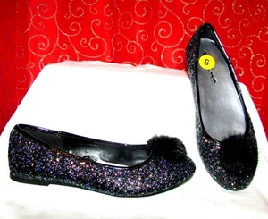 NUEVO NINA C-ROMI JÓVENES NIÑAS TALLA 5 NEGRO/MULTI-BRILLO POM PLANOS/PLANTILLA ACOLCHADA - Imagen 1 de 12