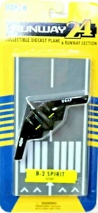 NORTHROP B-2 SPIRIT STEALTH 4.5" with RUNWAY PIECE 2014 DARON DIE CAST NEW MINT - Picture 1 of 1