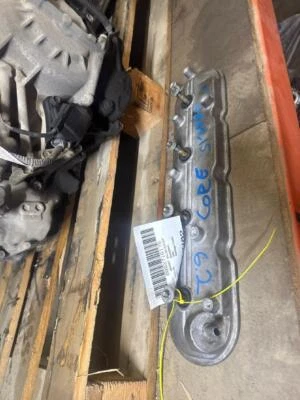 Valve Cover GMC YUKON XL 2500 00 01 02 03 04 05 06 07 08 - Image 1 of 3