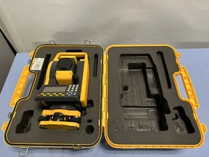 CST/berger CST205 Electronic Total Station Transit - Picture 1 of 11