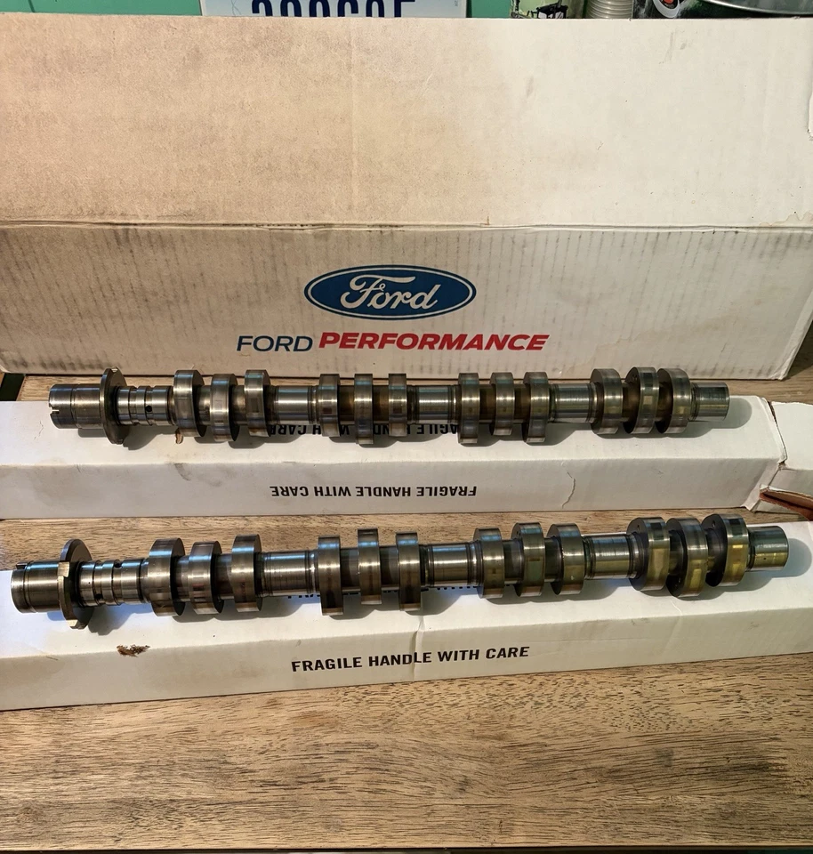 Árboles de levas derecho e izquierdo Ford Mustang GT 2005-2010 4,6 L 3 V OEM stock Foto 1 de 1