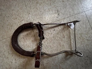 Broca Hackamore de cuero con banda nasal de cuero trenzado caña de 8 1/4" - Imagen 1 de 3