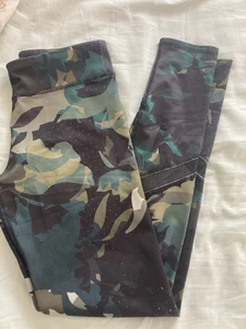 Old Navy Active Full Leggings Mädchen XL grün Camo Blätter Go Dry - Bild 1 von 7